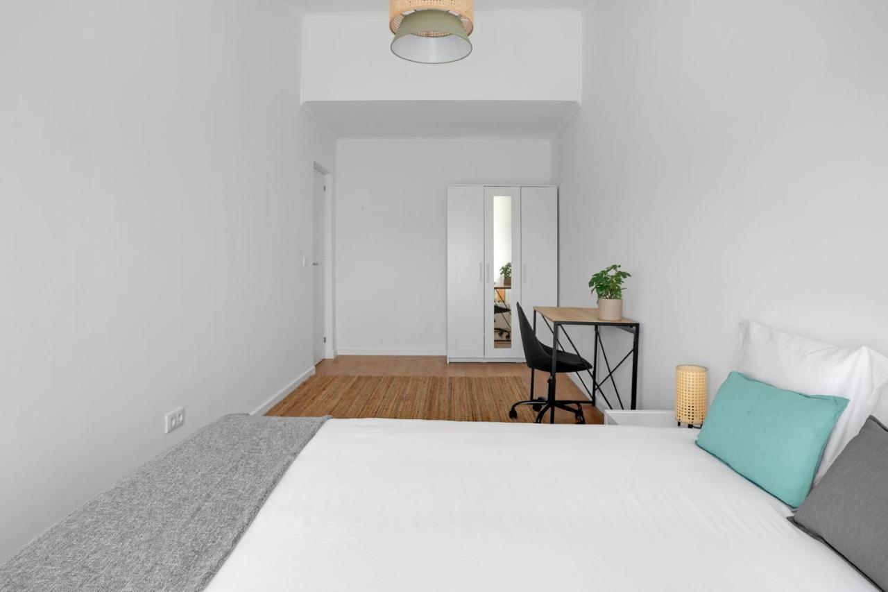 Sunny 2 Bedroom Apartment In Almada - Balconies With River View Ngoại thất bức ảnh