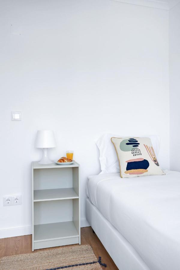 Sunny 2 Bedroom Apartment In Almada - Balconies With River View Ngoại thất bức ảnh